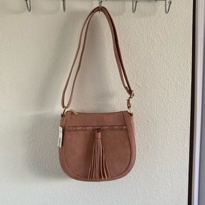 NO BOUNDARIES Saddle Crossbody Bag